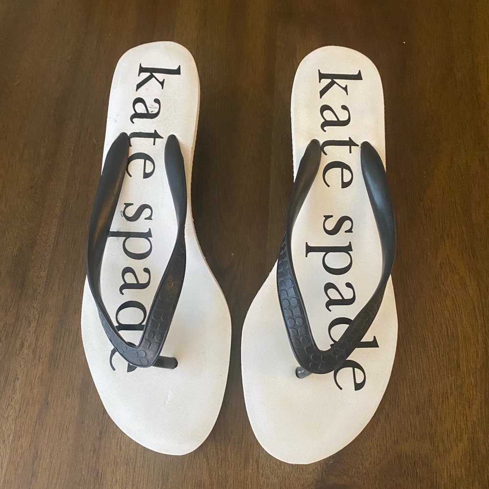 Kate Spade New York Black & White Sandals Sculpted  Round KittenHeel Y2k Size 10
